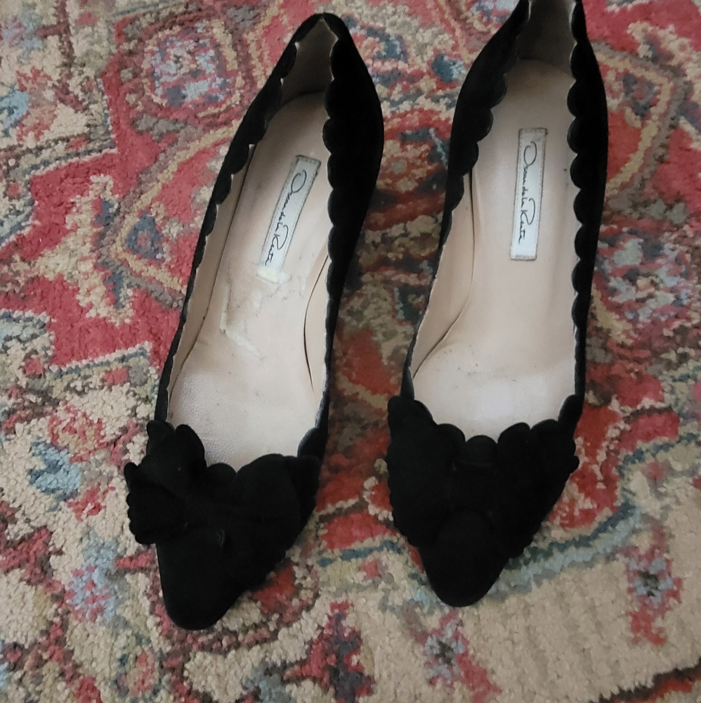 Oscar de la Renta Suede Kitten Heel